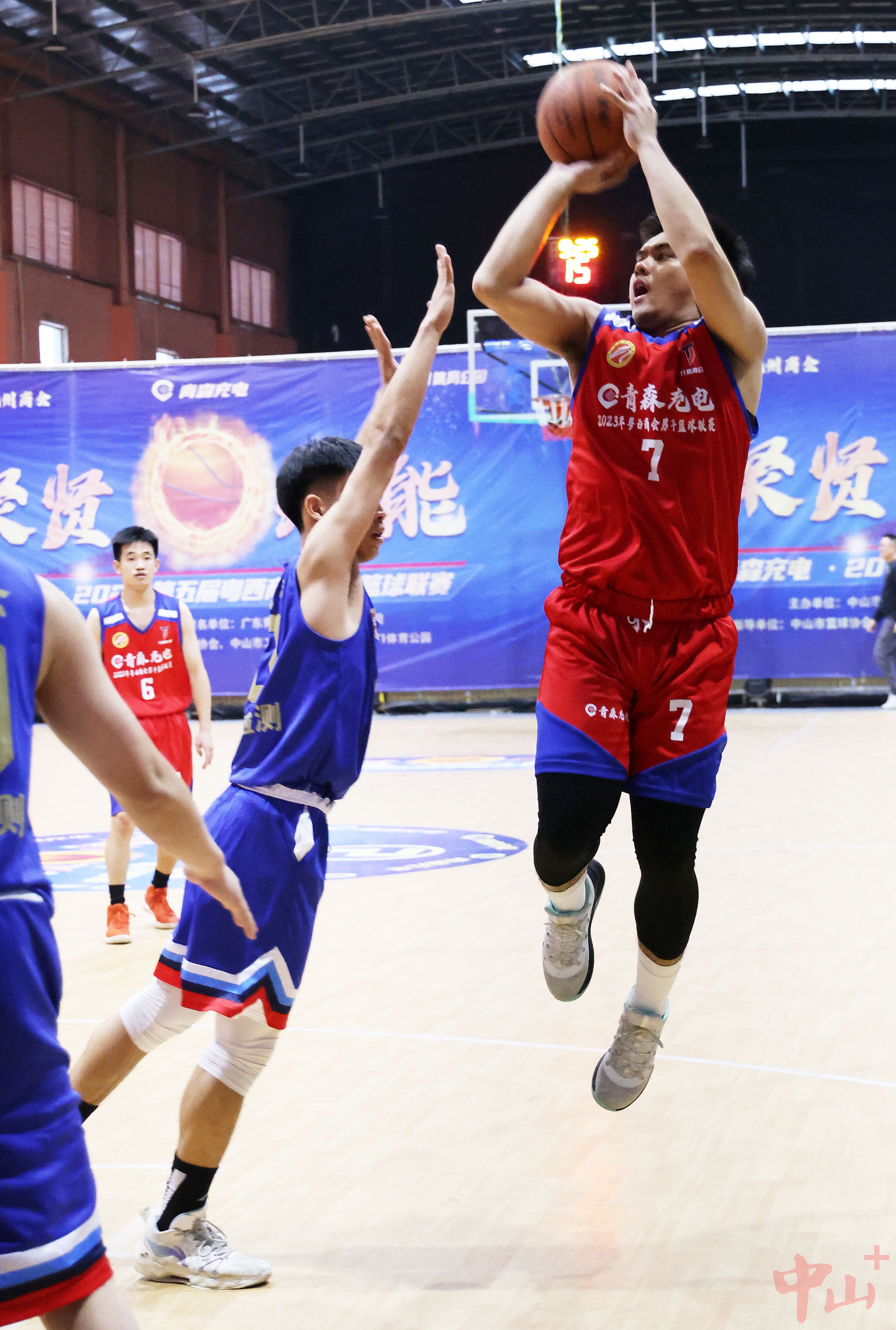 -篮球职业赛季即将开始，球队备战紧张