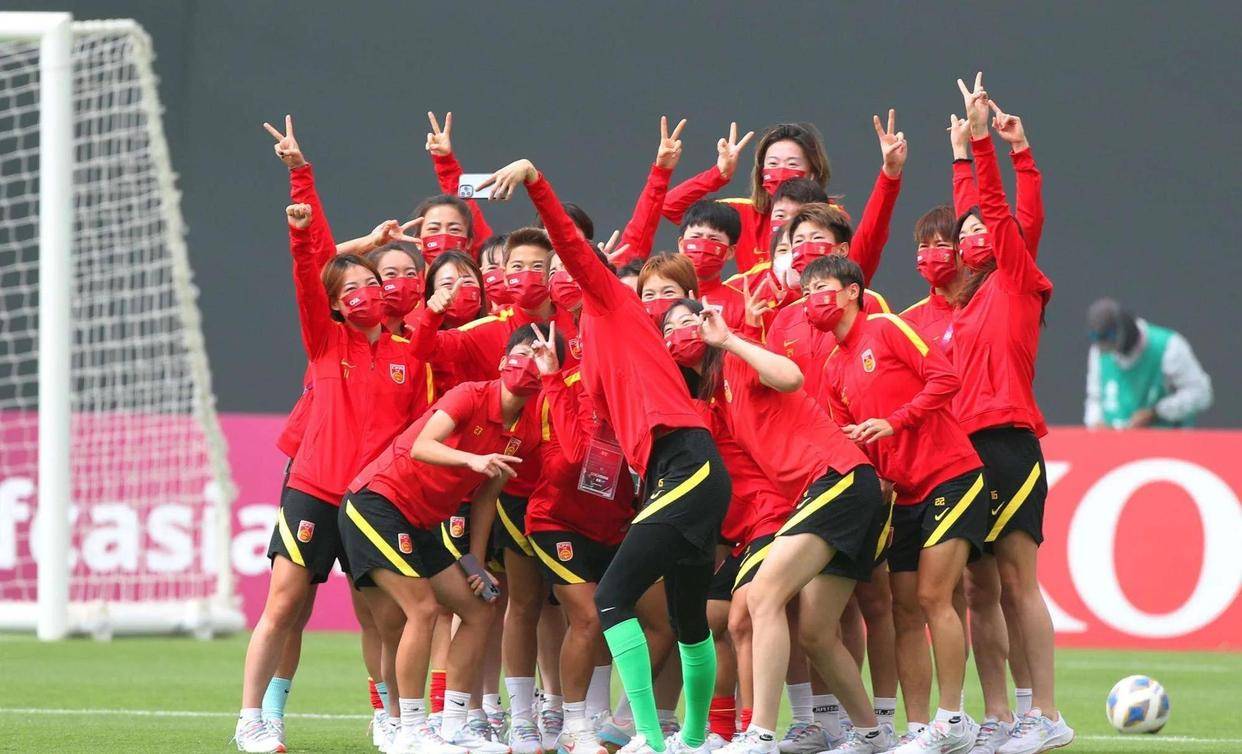 关于队员默契配合，女足团队实力台阶的信息